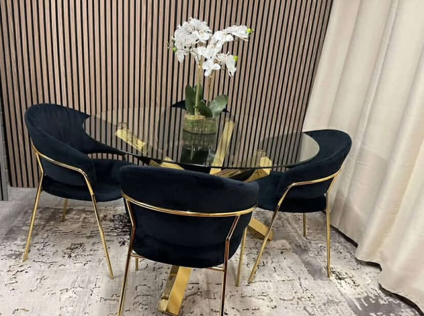 Dining table and 4 chairs