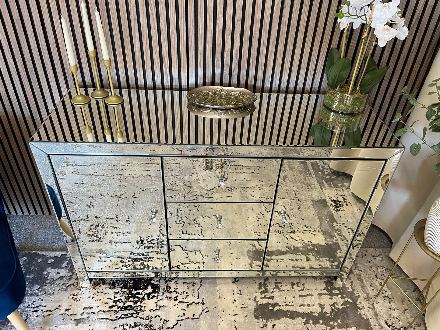 Mirrored chest of drawers