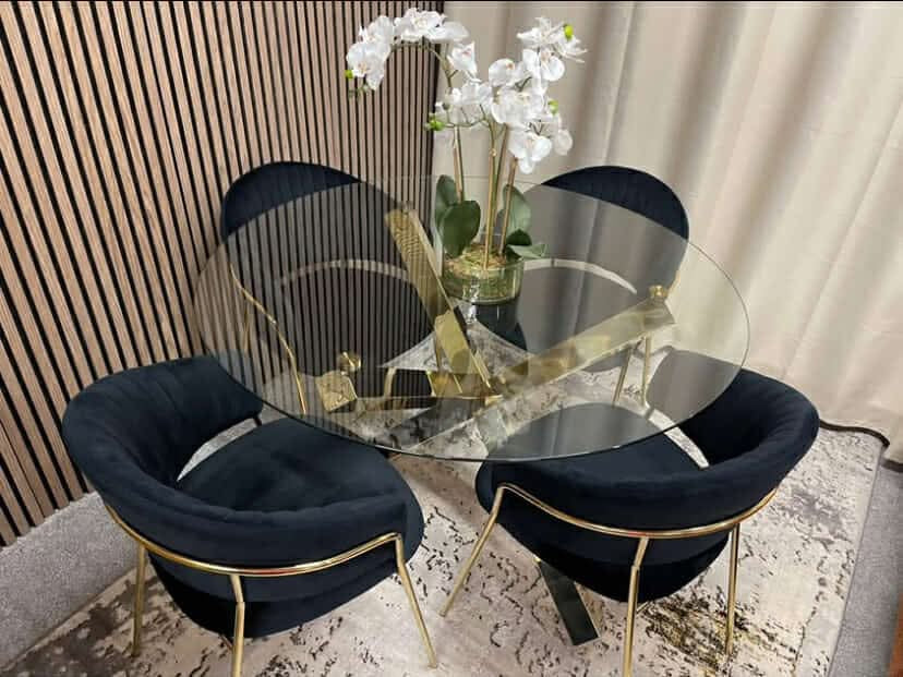 Dining table and 4 chairs